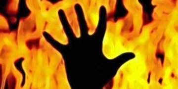 छोरी जन्माएको भन्दै एक व्यक्तिले पेट्रोल छर्केर श्रीमतीलाई जिउँदै जलाए
